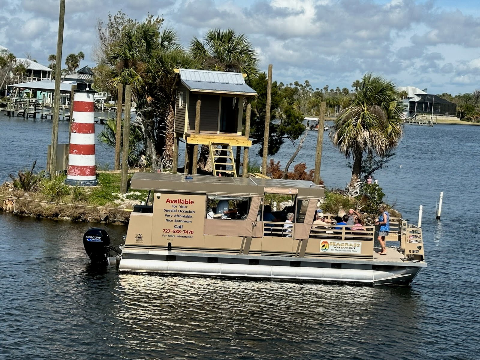 Island Girl Cruise - We offer boat tours that give you a chance to see the sights and enjoy the natural beauty of the Homosassa River.
